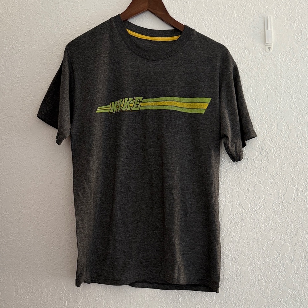 Nike Dark Gray Retro Lime Graphic Logo Tee Men’s Medium Fit Short Sleeve T-Shirt